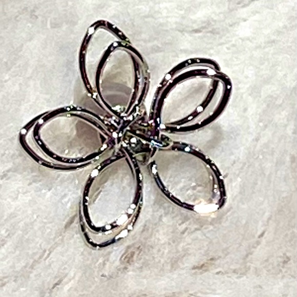 Nadine West Flower Earrings Brand New - Picture 1 of 3